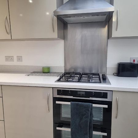 Bromley Common- Double Bedroom With En-Suite With Private Lounge In Shared Town House Экстерьер фото