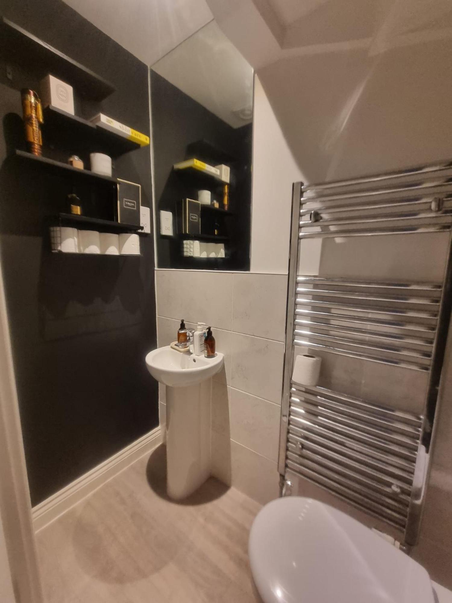 Bromley Common- Double Bedroom With En-Suite With Private Lounge In Shared Town House Экстерьер фото